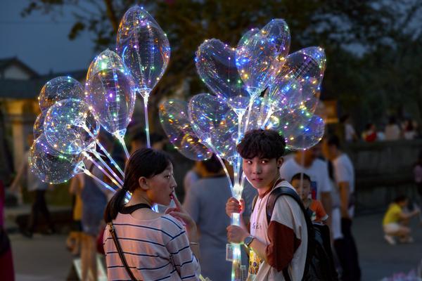 韩国：看彩灯 庆祝佛诞节