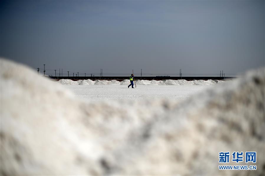 中国北极无人冰站顺利布放:观测迈入“无人时代”