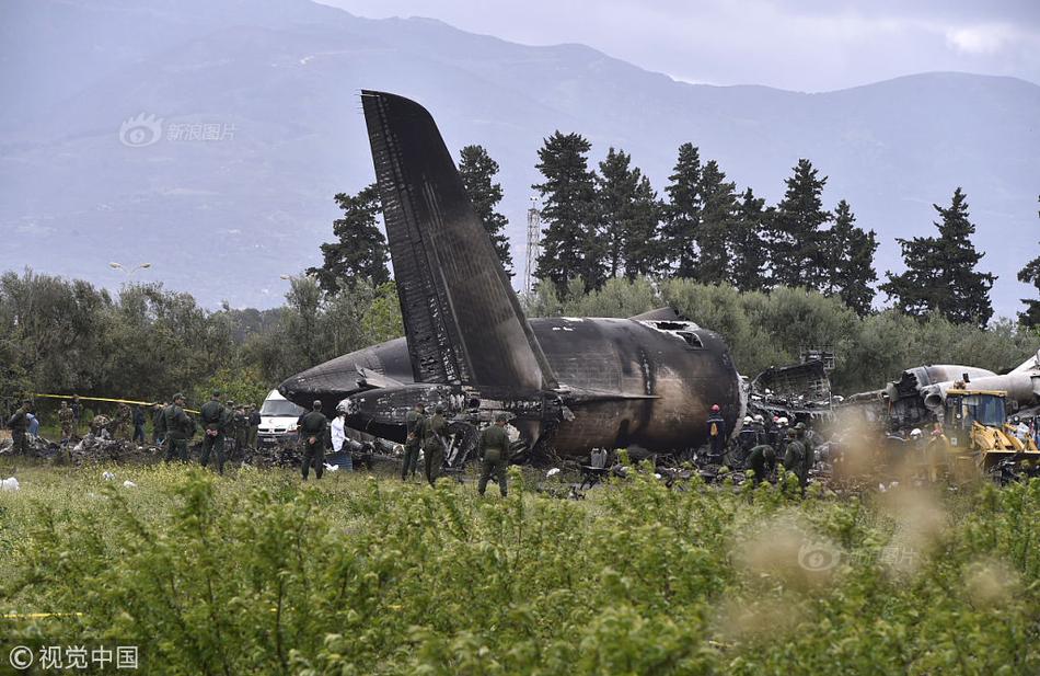 俄醉酒乘客谎称飞机有炸弹 航班被迫延误5小时
