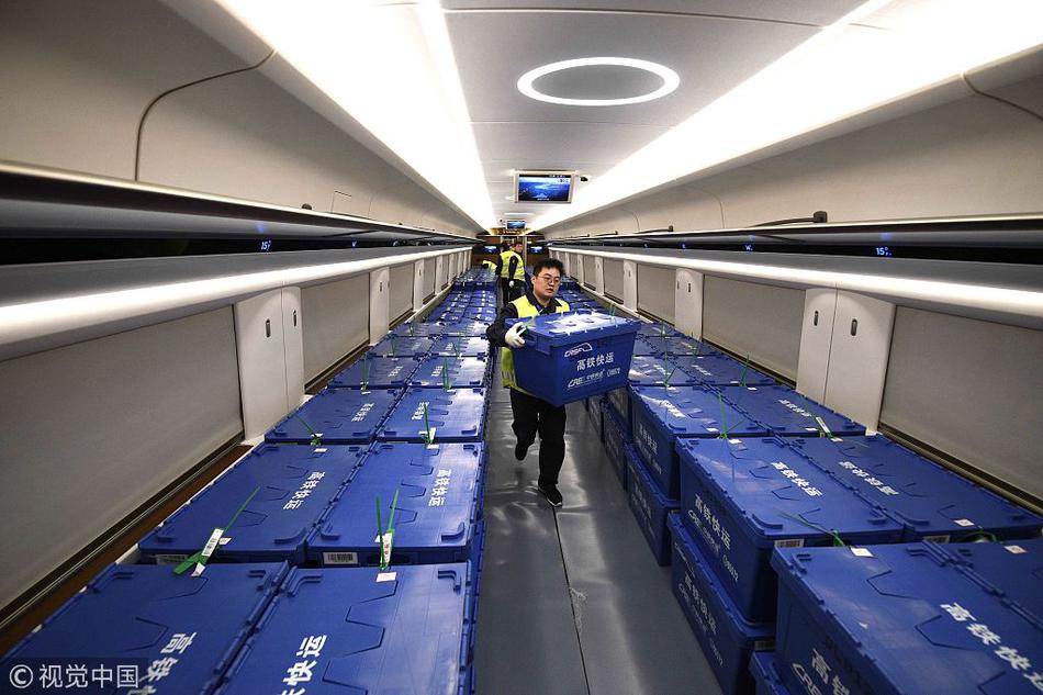 俄航事故:部分乘客逃生拿行李 致后舱乘客伤亡惨重