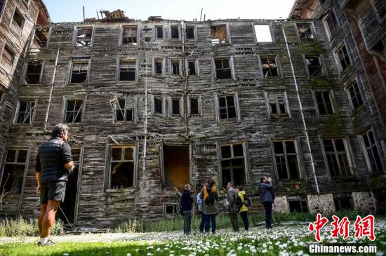 哈尔滨太阳岛景区酒店火灾 107名消防员进场救援